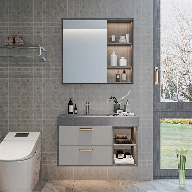 Badezimmerschrank mit Aluminiumoberfläche