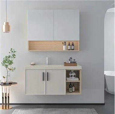 Heller Badezimmerschrank
