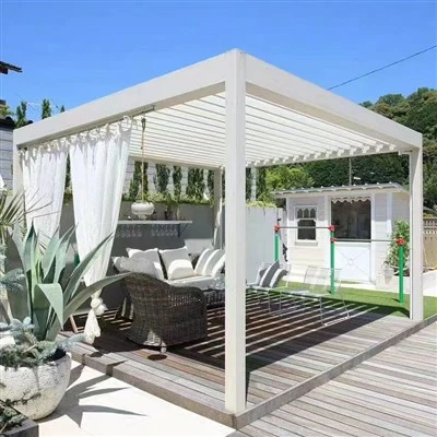 Pergola mit elektrischem Sonnenschutz und Metallrahmen