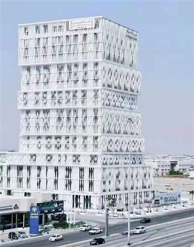 Luxus-Einkaufszentrum, 5-Sterne-Hoteldekoration, Aluminium-Deckenplatte, verdrehte Wandverkleidung
