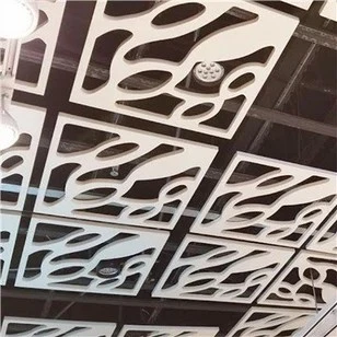 Decke aus Aluminiumgitter